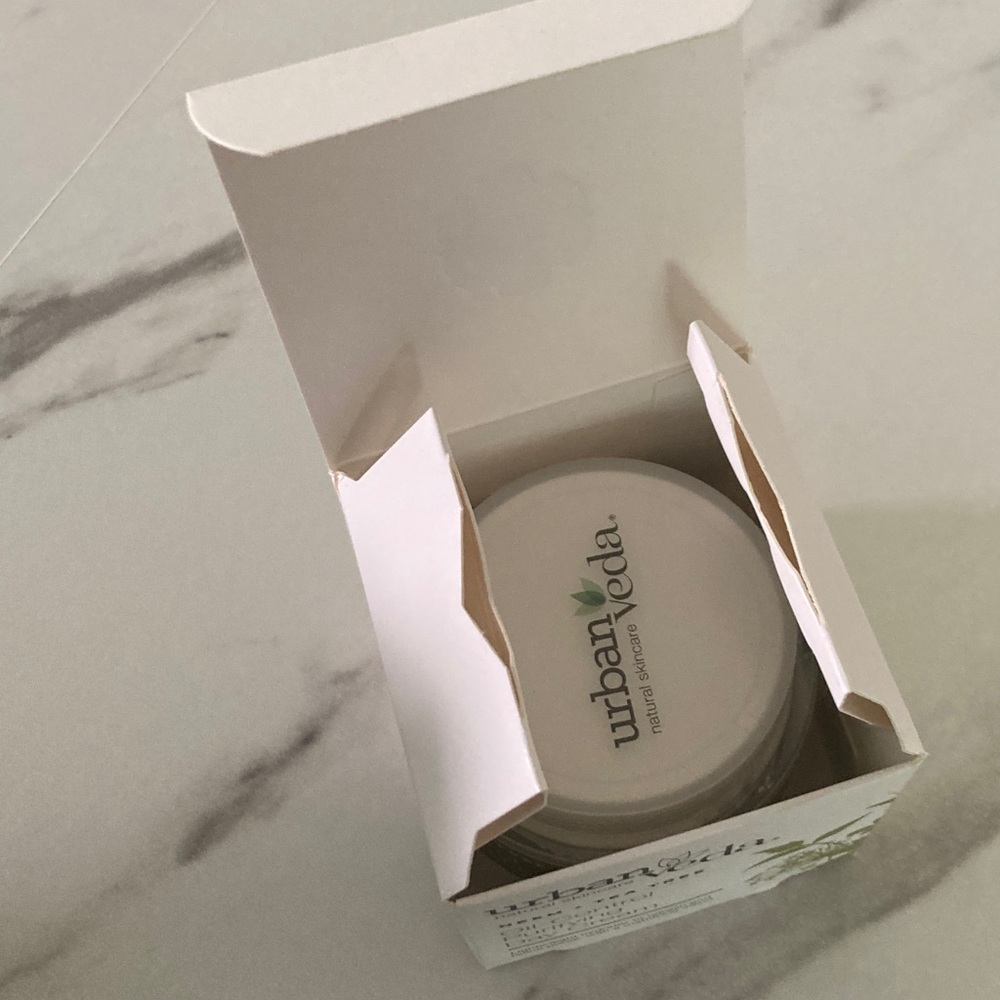 Urban Veda Neem + Tea Tree Oil-Control Purifying Day Cream — Green - Picture 14 of 15